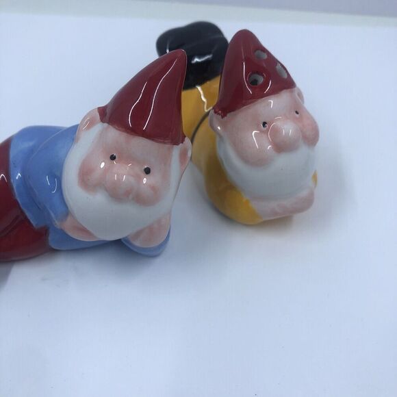 Cracker Barrel mini gnome salt and pepper shakers - Picture 1 of 14